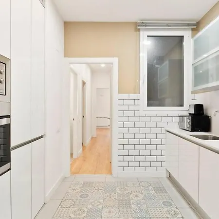 Arc De Triomf Luxury Modern 2-bedroom 2-bathroom Apartment