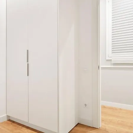 Arc De Triomf Luxury Modern 2-bedroom 2-bathroom *